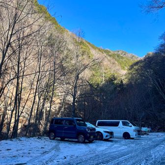 無事に下山😮‍💨
これもトレーニング🏋️‍♀️
自分の技量や高所恐怖症の現状を理解して山行を楽しまないと取り返しのつかないことになったら大事になってました。
今年最後の山行は現状確認の山行となりました。
来年もよろしくお願いします🙇
良いお年をお迎えください🌅
2025.12.28