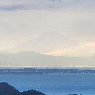 うっすらと富士山