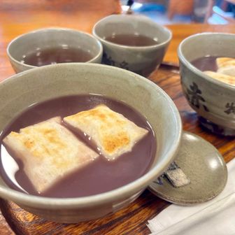 明日が鏡開きですが、一足先にぜんざいをいただきました。今から外宮をお詣りしながら歩きます。