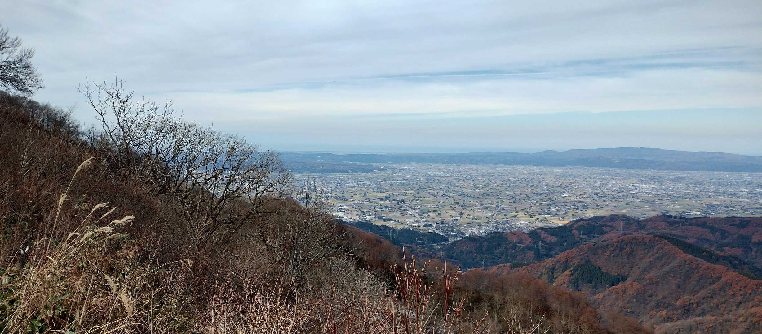 山頂に着いた😊　今日は遠くまでよく見える😃　南砺方面