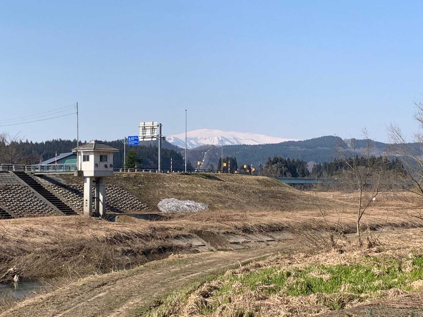月山