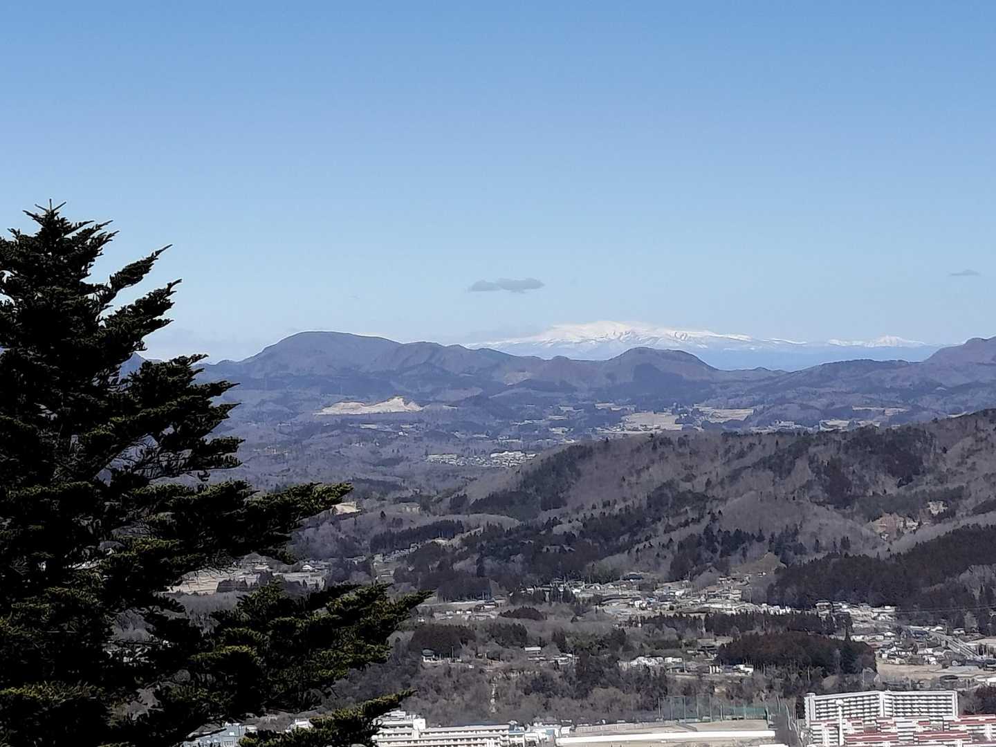 栗駒山方面

早池峰はかすかに雪山として見えた
早池峰前の薬師岳のヒカリゴケをステキマダムにオススメされました🌟
早池峰遠い💧