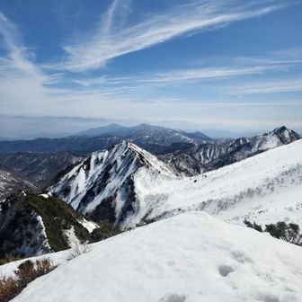 振子ケ山、烏ヶ山
奥に蒜山