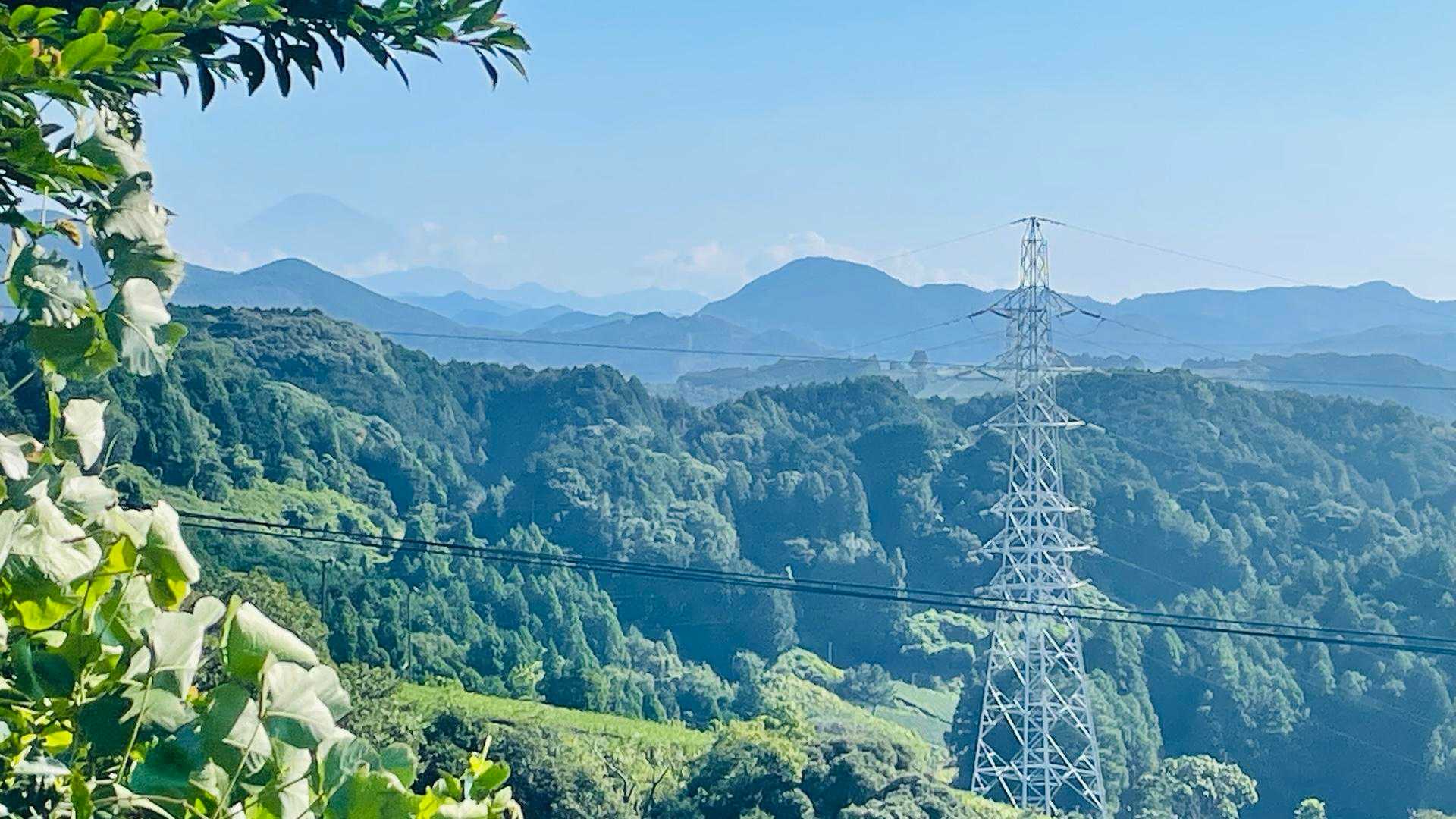 サマが見える。

以前書いた気がするけど、わたくしが富士山をフジサマと呼びますのは中2の時授業で「Mt.Fuji」を思いっきり「ミスターフジ」って読んでALTにうまいねと言われ教室中の爆笑を掻っ攫ったからでして