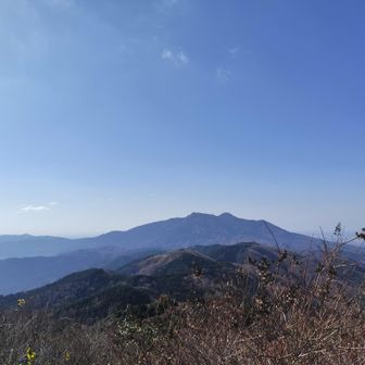 足尾神社から筑波山、まだ遠い