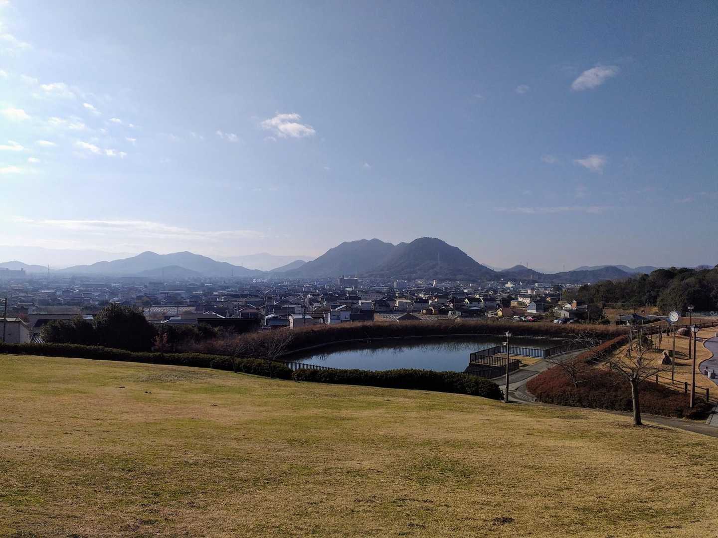 芝生広場からの眺めも良い