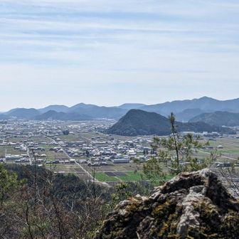 南の景色〜⛰️
此方もスケッチでもしてみたく成ります〜🖌️🎨サラサラのサラ…と😅〜なんてね😆