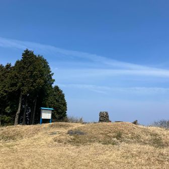 ひと登りで、山頂。
道中10人以上の登山者さんに会いましたよ。