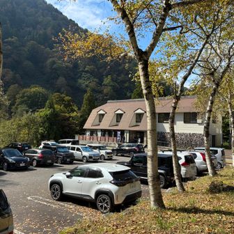 馬場島荘の駐車場はさすがにいっぱい🈵