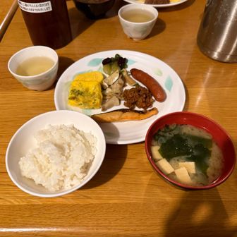 槍ヶ岳山荘、朝ごはん。豆美味しい😋