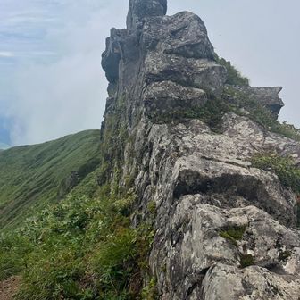 五百羅漢✨️😇✨️
ここから先は急だけどあっという間に男岳⛰️着くのわかってる😏
振り向いて