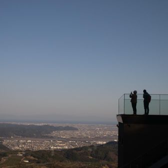 素敵な男女が粟ヶ岳テラスで写真を