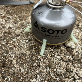 ガス缶を安定させるクリップ良きです👍
