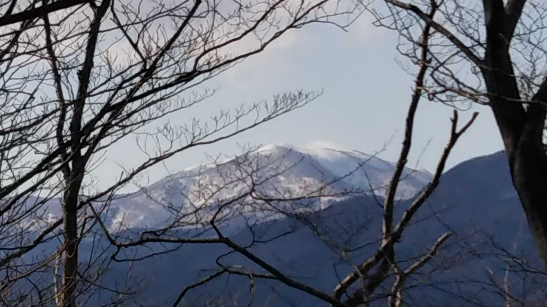船形山
船形山も行きたいねー😉

この後、定義さんへ三角揚げ食べに行こうってことに😘またまた寄り道🎶遅い時間でもスゴい人人人😉
お土産自宅用三角揚げと山くらげも買って今度こそ帰路帰宅になりました😋揚げたてやっぱり美味しいね‼️

お付き合い頂き有難うございます🤗