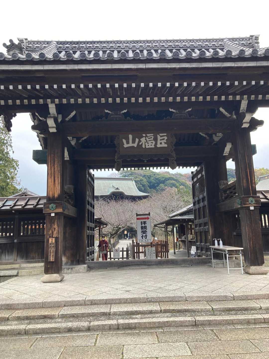 ウォーキングコースは建長寺の中を通らせていただくので、拝観料を払って入ります‼️