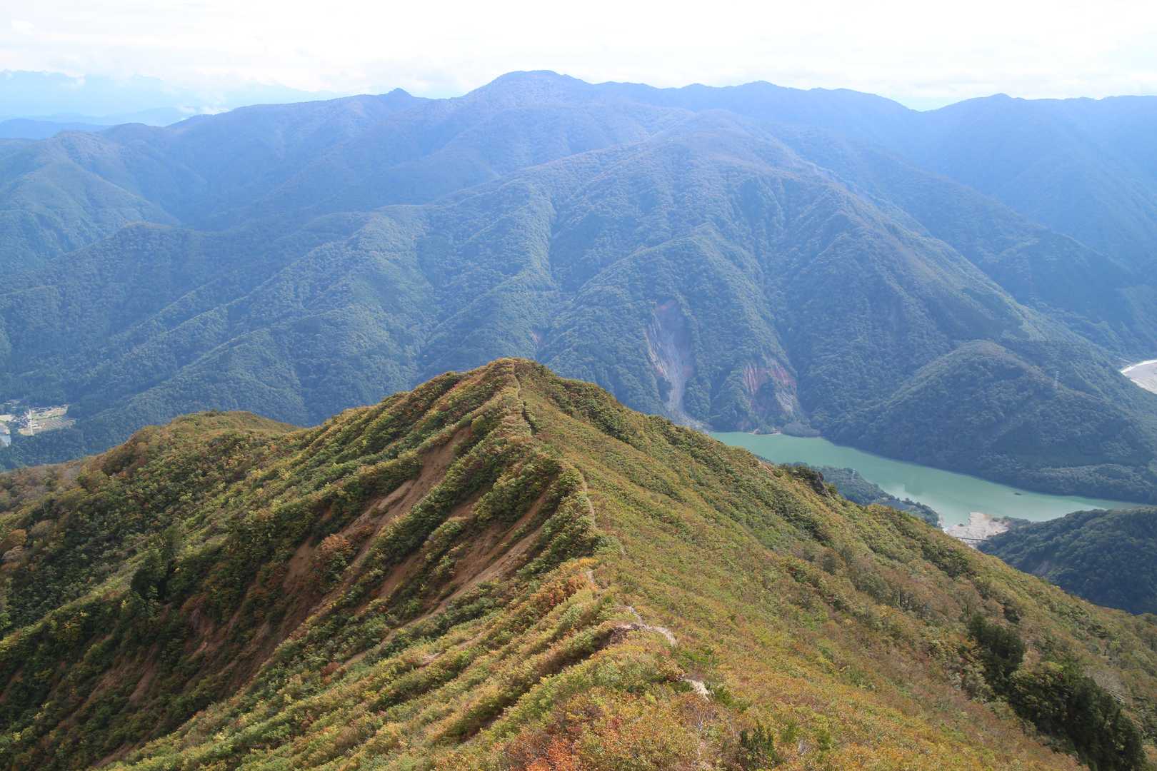鶴平新道登山口-赤頭山-野谷荘司山-馬狩荘司山-三方岩岳 周回コースの写真