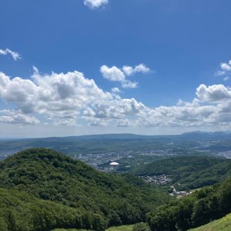 白いのは真駒内アイスアリーナかな