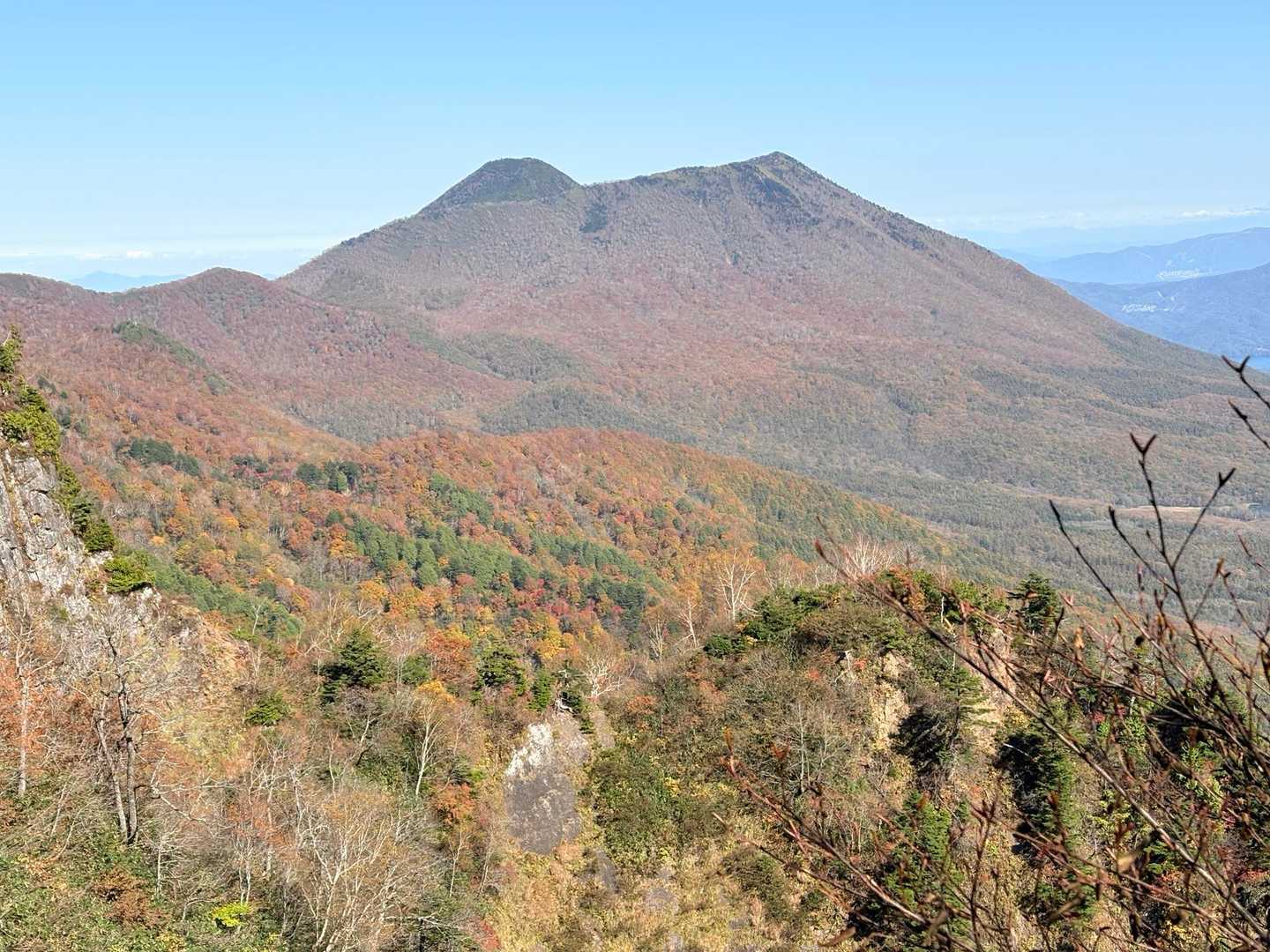 戸隠山周回 | そそり立つナイフリッジ。修験のココロが試されるスリリングな岩峰の写真
