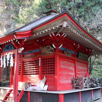 神楽殿とありました。様式からすると、仏様のお堂と思われます。前回も神仏習合の神社を巡りました。