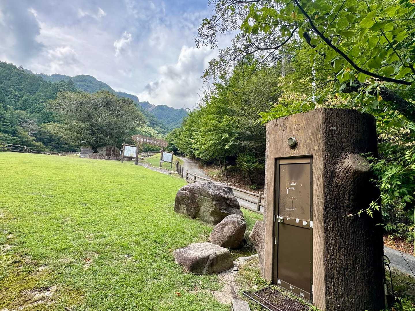 学習ゾーンにトイレ見つけました
水洗の綺麗な和式トイレです