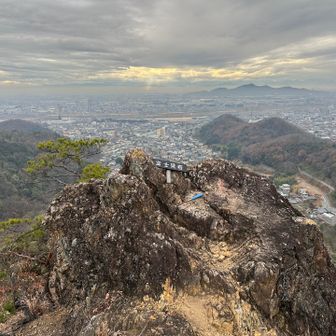富士見岩🪨、右奥は金山
