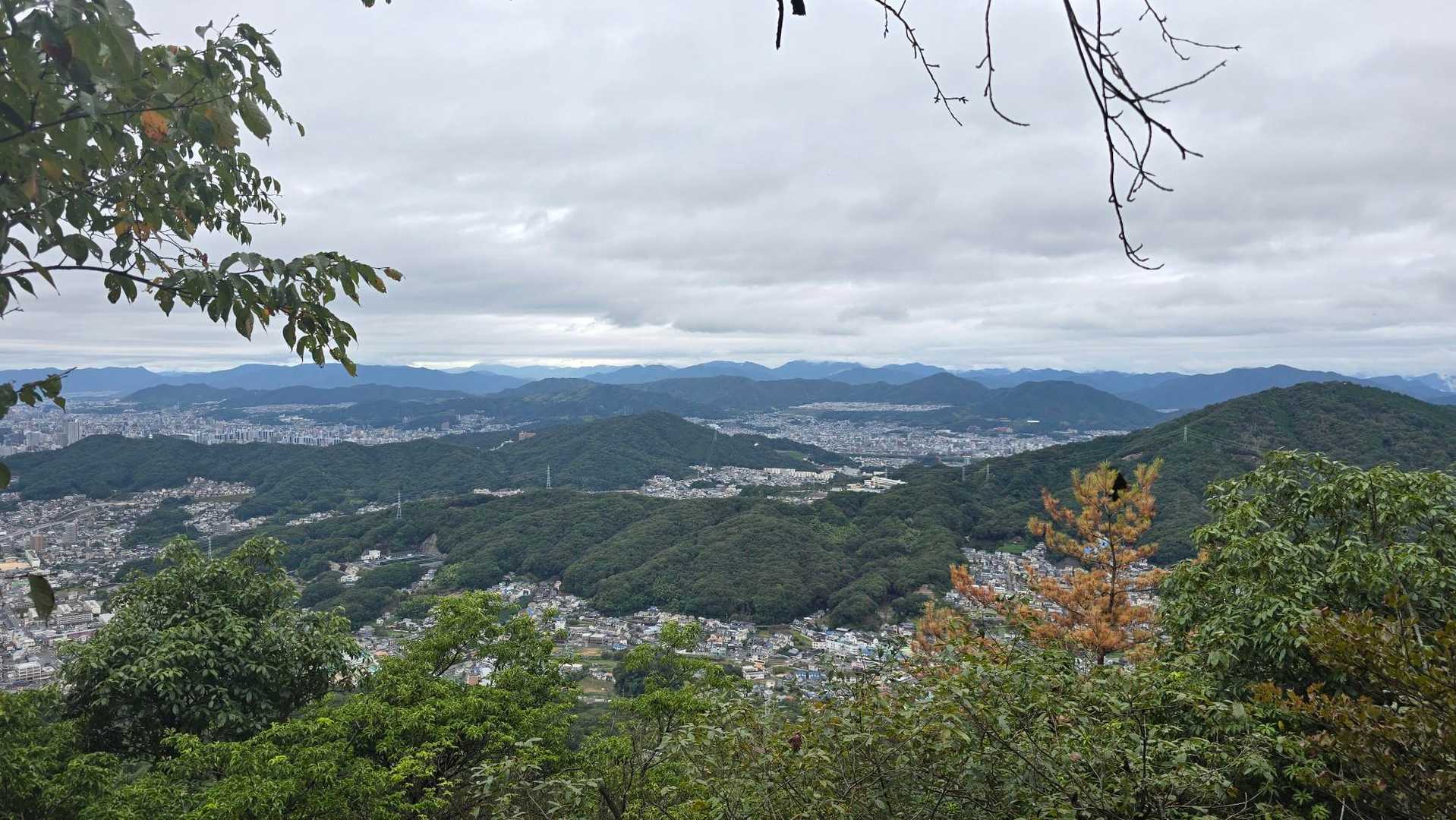 さっきの岩場より、もう一段高くなった感じするね😉