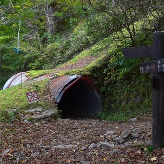 トンネルの上はリフト