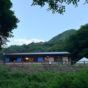 聖光小屋さん
ここまでで1時間半。
朝から小屋の方が
『行ってらっしゃーい👋お気をつけて〜👋』
とお見送りしてくださいました😊