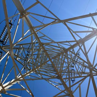 鉄塔まで来た。
ここから納古山に行くつもりだったけど…
何か気乗りしなくて、行くの辞めた😔
南天の滝へ下りる。