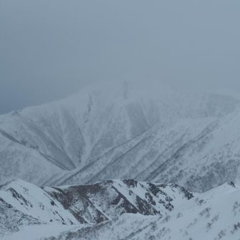 なんだか綺麗なカール
楽古岳かな？
あのなんともユニークな標識を見てみたい✨️