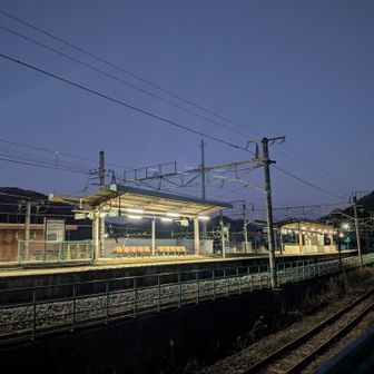 初狩駅
こっちからは入れなかった、悲しい😢
ここまで途中から舗装路車道になったためにヘッドライトは使わずにゴールできた。
岩盤浴も登山も時間いっぱい遊びたいよね