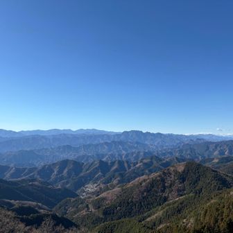 今日もギザギザ両神山が真っ正面に
