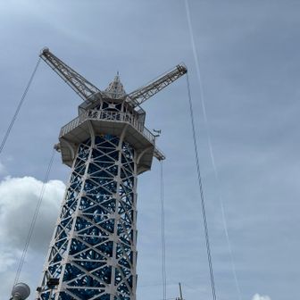 生駒山上を吹き抜ける風は割と涼しい。日陰にいれば快適です。