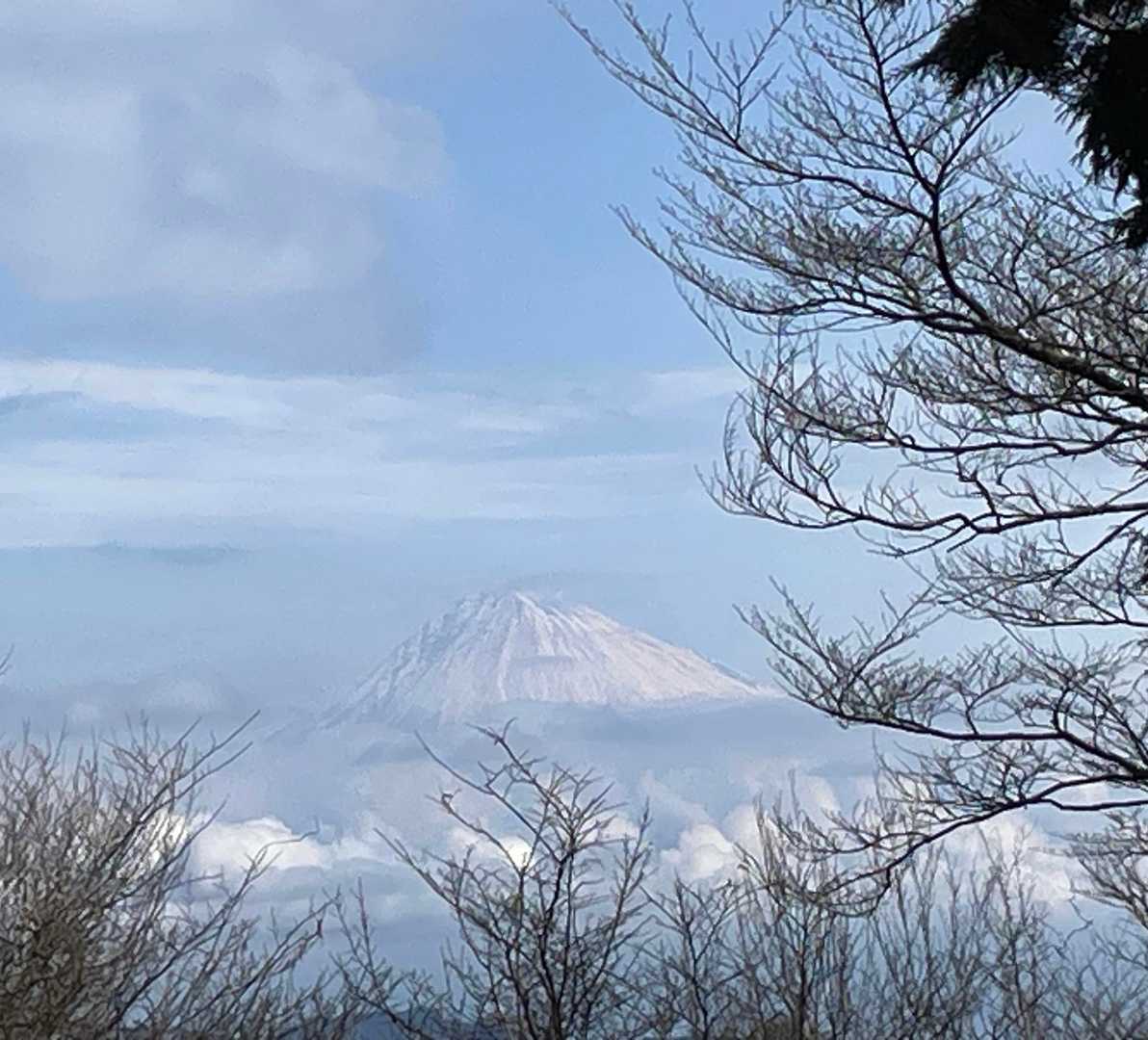 富士山🗻うっすら頭だけ🥲