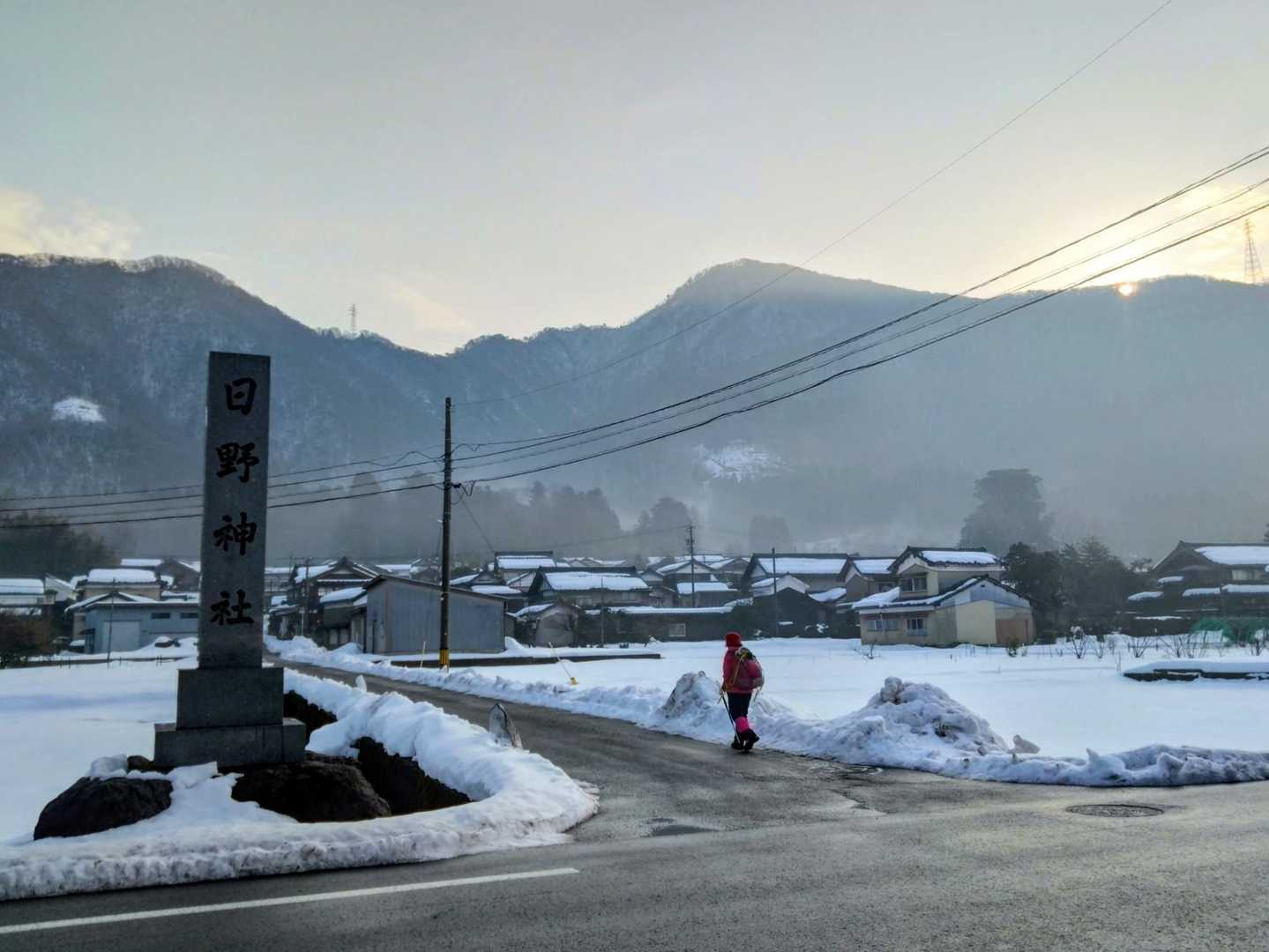 朝、福井市は霧で真っ白
山の大先輩2人と目指すは日野山💪