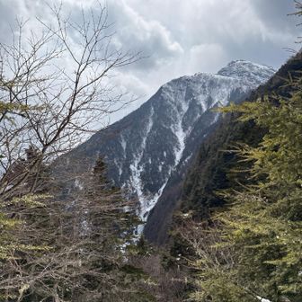 氷瀑が溶け始めている
