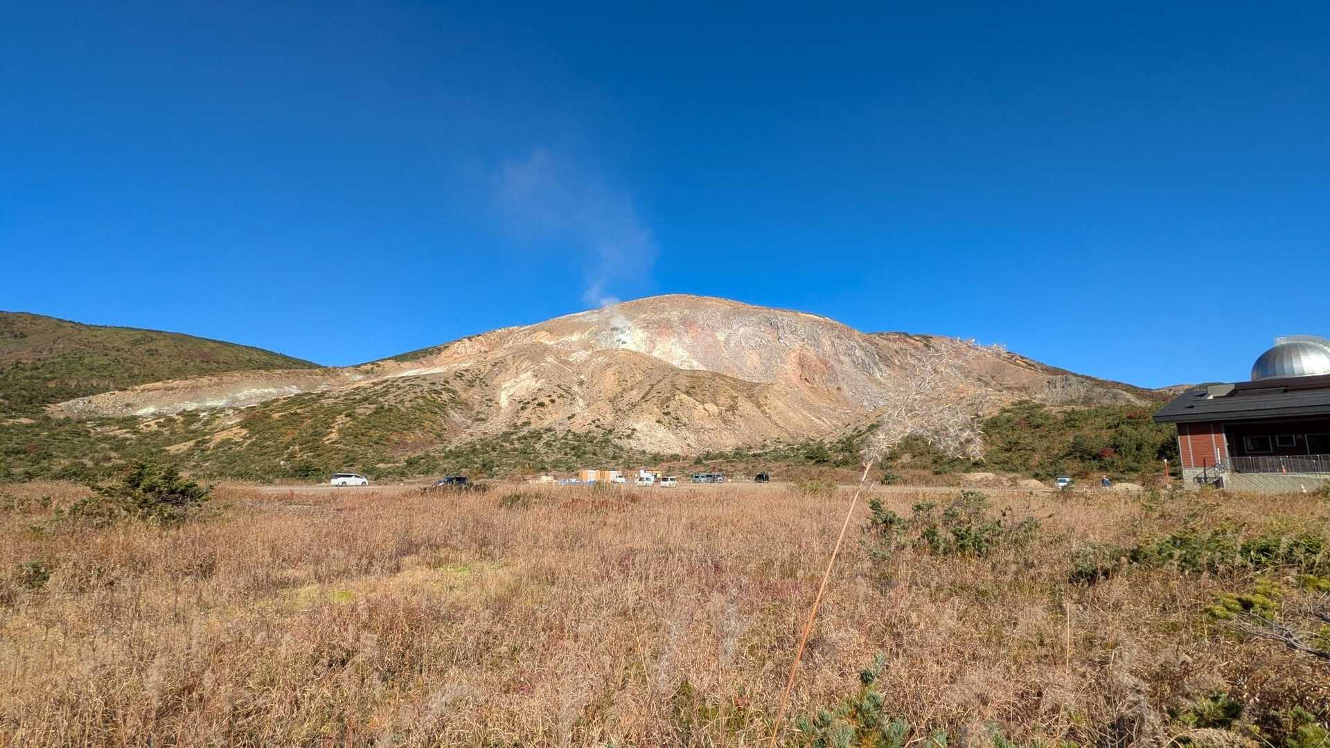 山麓から水蒸気が吹き出している💨
爆発しません様に🙏