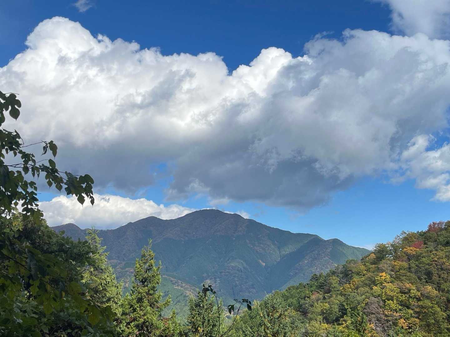 一瞬開けて御前山がよく見えました
今日は眺望期待出来そう😊