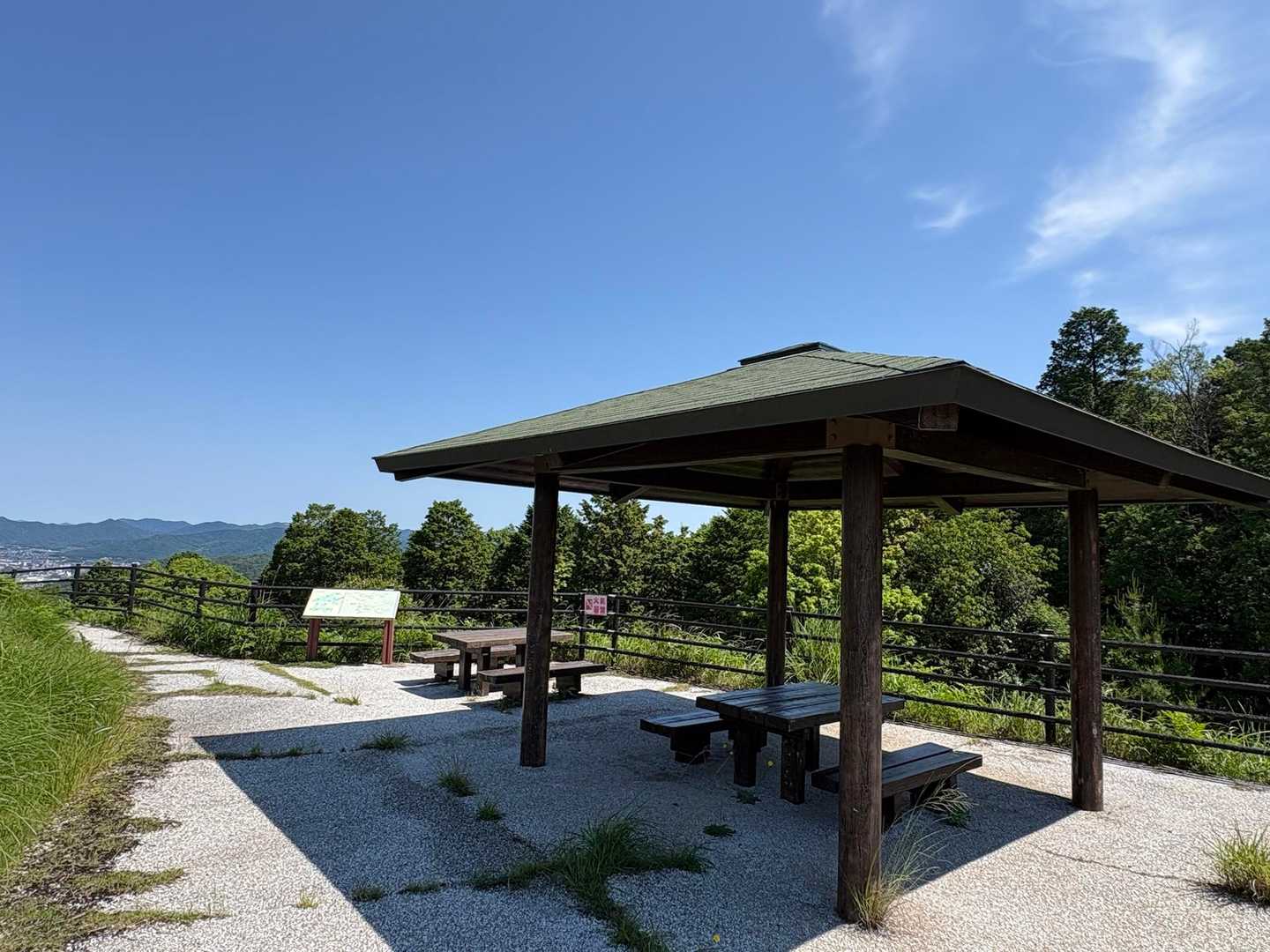 登山口手前に東屋あります🛖