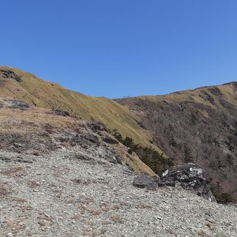 ３年前家族で三嶺に登った時はガスガスでしたが天気は最高でした！