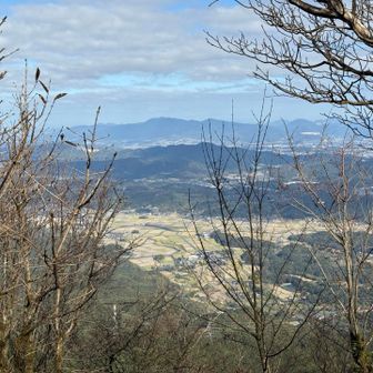 奥には福知山の峰々。