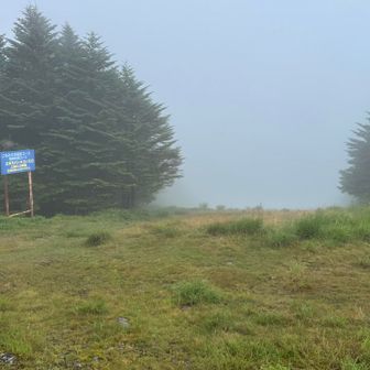 大笹峰とブランシュの山頂とエキスパートコースの降り口は同じ場所にあります