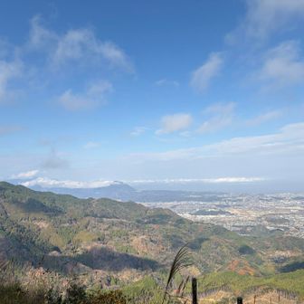 本宮山山頂から👀
霊山の向こうに由布・鶴見・高崎山・大分市内