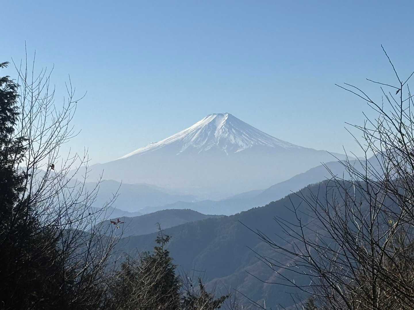 大月秀麗富嶽12景　3番山頂　奈良倉山1349m 

コレで秀麗富嶽12景リーチです。
ダマでアガるかな
そして何より今日の富士山は最高です