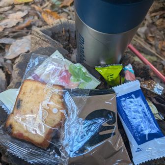 山頂でコーヒー休憩をしました。