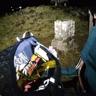 椅子も持ってきた、レインウェアも。山頂で1時間半ほど応援してました！選手が次から次に来るので寂しくはなく、応援しがいがありました✨