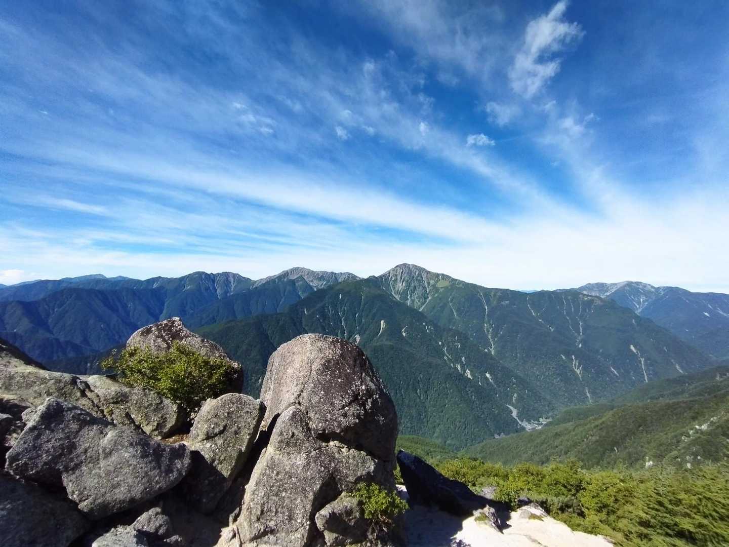 見えてきた〜♪
北岳、間ノ岳、農鳥山
また行きたいな〜北岳♥
農鳥山も行かないと〜💦