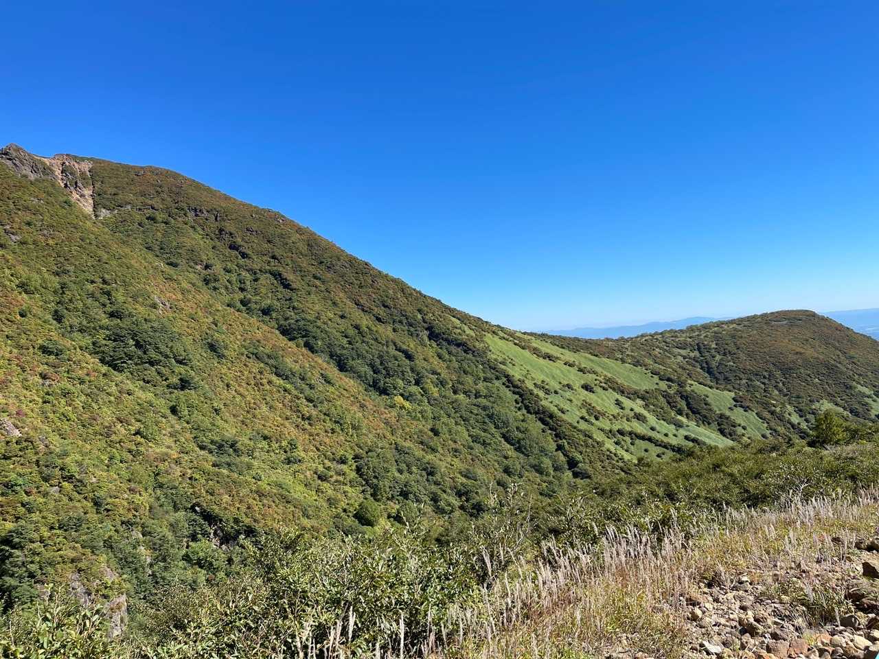 朝日岳からの裾野も綺麗で