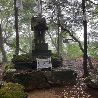 釜伏山山頂に奥宮