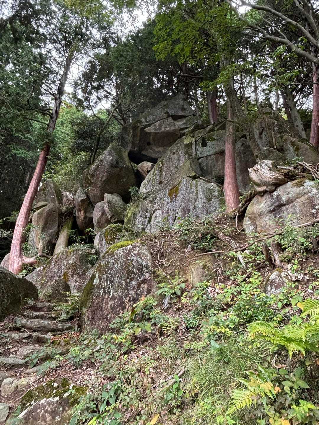 立派な祠